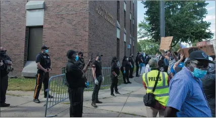  ?? RICH HUNDLEY III — FOR THE TRENTONIAN ?? Trenton Police staff stand by as protesters gathered outside of police headquarte­rs.