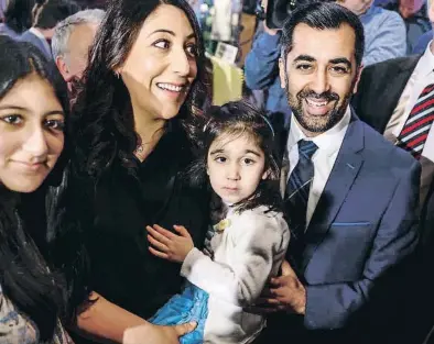  ?? Aeff J Mitchell / Getty ?? Humza Yousaf, junto a su mujer Nadia y su hija Amal