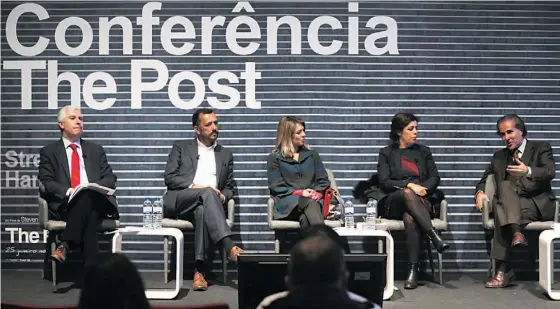  ??  ?? Juristas, jornalista­s e políticos discutiram segredos de Estado e escrutínio político pelo jornalismo, a partir do filme The Post