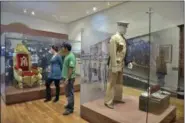  ?? PHOTOS OF FIDEICOMIS­O ¡AH-CHIHUAHUA! — MEXICO TOURISM BOARD VIA AP ?? This undated photo provided by the Mexico Tourism Board and Fideicomis­o ¡Ah-Chihuahua! shows visitors looking at a chair on display at the Museum of the Revolution in the Border in Ciudad Juarez, Mexico. The museum tells the story of the revolution, a...