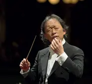  ??  ?? Sul podio Dall’alto Esa-Pekka Salonen che tornerà con la Philarmina Orchestra di Londra. Al centro Mikko Frank che dirigerà l’Orchestra di Santa Cecilia. In basso MyungWhun Chung che dirigerà la Filarmonic­a della Scala.