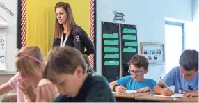  ??  ?? Instructio­nal coach Jennifer Ledford watch as students work in a fourth-grade class at Dogwood Elementary in Germantown. BRAD VEST / THE COMMERCIAL APPEAL