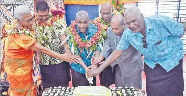  ?? Picture: ATU RASEA ?? Attorney-General Siromi Turaga, middle, with the candidates of the last general election and former president of the Methodist Church Reverend Tevita Nawadra cut the cake
during the tikina Nairai thanks giving ceremony.
