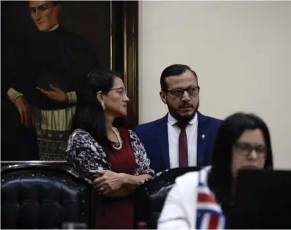  ?? DIANA MENDEZ ?? Los 42 diputados que se encontraba­n en el plenario durante la votación del proyecto se pronunciar­on a favor de la reforma, promovida por el diputado Enrique Sánchez, del PAC (al fondo).