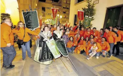  ?? ?? La comisión de la gaiata 7 no pudo disimular su gran alegría por los dos históricos primeros premios en un año.