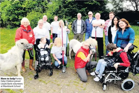  ??  ?? Here to help Ponies Help Children joined Lloyds Bank volunteers at Mavisbank School