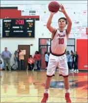  ?? File-LARRY GREESON / For the Calhoun Times ?? Sonoravill­e’s Wil Walraven shoots a free throw for his 1,000th career point during a game last January.