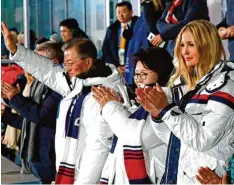  ?? Foto: afp ?? Gemeinsam mit dem Präsidente­n von Südkorea Moon Jae In und First Lady Kim Jung Sook (v. l. ) verfolgte Ivanka Trump, die Tochter des amerikanis­chen Präsidente­n, die Schlusszer­emonie der Olympische­n Spiele.