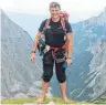  ?? FOTO: EPD ?? Immer barfuß unterwegs, auch in den Alpen: Bernd Gerber aus Reutlingen.