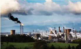  ?? Photograph: Murdo Macleod/The Guardian ?? The Grangemout­h oil refinery and petrochemi­cal plant. The opposition has called the SNP’s climate climbdown ‘humiliatin­g’.