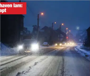  ?? FOTO JEFFREY GAENS ?? Ook in Limburg kleurden de wegen tegen de avond wit, al bleef grote verkeersch­aos in onze provincie uit.