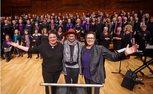  ??  ?? ABOVE: Antifamily violence campaigner Rosie Batty (centre) shows her support for the choir.