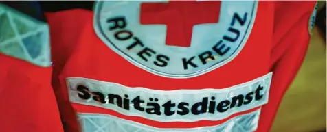  ?? Foto: Alexander Kaya (Symbolbild) ?? Für den Einsatz im Katastroph­enschutz ist das Bayerische Rote Kreuz unverzicht­bar, die Bereitscha­ft Dinkelsche­rben und Zusmarshau­sen ist nun 90 Jahre alt und hat noch viel vor.
