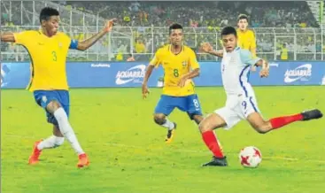  ?? SAMIR JANA/HT PHOTO ?? (Top) England striker Rhian Brewster (No 9) shut the door on Brazil in the first semifinal at the Salt Lake Stadium in Kolkata on Wednesday. (Left) It was heartbreak for the thousands of fans who had gathered to cheer the yellow jerseys.