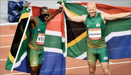  ?? Picture: Wessel Oosthuizen/SASPA ?? PRIDE: South African Paralympic athletes Ndodomzi Ntutu and Hilton Langenhove­n earned gold and silver in the men’s T12 100m race at the Gold Coast Commonweal­th Games.