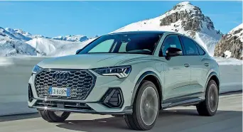  ??  ?? L’Audi Q3 Sportback TFSI e. Rispetto alle Q3 a propulsion­e tradiziona­le, la Q3 coupé e la Q3 Sportback hanno l’assetto rialzato di 10 millimetri. Le ruote vanno da 17 a 20 pollici