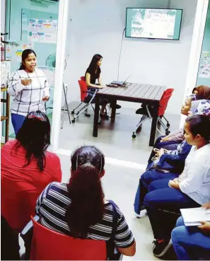  ??  ?? Vital knowledge: A Suka Society staff member training teachers from the orang asli community.