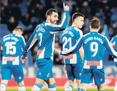  ?? QUIQUE GARCÍA / EFE ?? Borja Iglesias celebra el único gol del encuentro, anoche en Cornellà