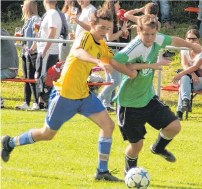  ?? FOTO: ARCHIV ?? Nur Lokalderby­s: „Der Heuberger“; hier eine Szene aus dem Vorjahr: SV Bubsheim - SGM Dürbheim / Mahlstette­n.