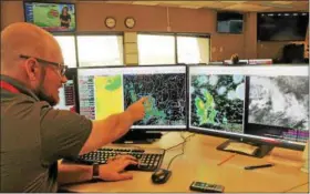  ?? KRISTI GARABRANDT — THE NEWS-HERALD ?? Nick Greenawalt, meteorolog­ist for National Weather Service-Cleveland Forecast Office points to radar activity indicating a thundersto­rm happening over Findlay, Ohio.