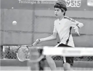  ??  ?? Ayer se puso en marcha el Torneo de Tenis 250 Infantil Juvenil en el Campestre Torreón, siendo una competenci­a avalada por federación y que otorga puntos para el ranking nacional. foto cortesía