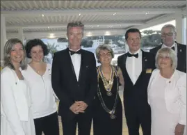  ??  ?? Béatrice Esquive, Evelyne Ricci, Guillaume Deltel, Jacqueline Arnould, Christophe Ghibaudo, Rose- Marie Abrieux et Gilles Berti. (Photo Gilles Massé)