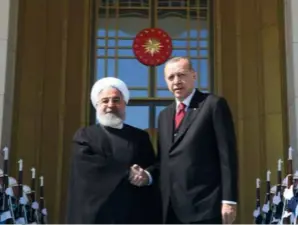  ??  ?? Le président turc, Recep Tayyip Erdogan, reçoit son homologue iranien, Hassan Rohani, à Ankara, le 4 avril 2018.