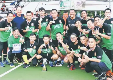  ??  ?? WE THE CHAMPIONS..... TNB SArawak Hockey League champions One XOX posed with their trophies. MHC Technical Director Terry Walsh is second from left with captain Anderson Sigat and coach Rudi Nazri (fifth and sixth from left, back row).