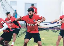  ?? FOTOS: RONAL ACEITUNO ?? Leandro Sosa haciendo trabajos físicos en el entrenamie­nto.