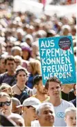  ?? Foto: imago ?? Fremde oder Freunde? Szene bei einer Demo in Köln am Sonntag.