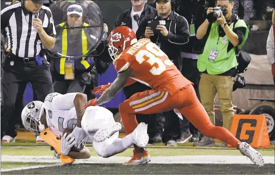  ?? BEN MARGOT — THE ASSOCIATED PRESS ?? Receiver Michael Crabtree snags ball in front of Chiefs cornerback Terrance Mitchell, stays in bounds and scores the game-winning touchdown with no time left on the clock.