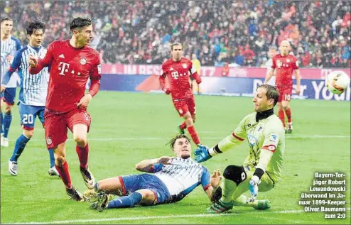  ??  ?? Bayern-Torjäger Robert Lewandowsk­i überwand im Januar 1899-Keeper Oliver Baumann
zum 2:0