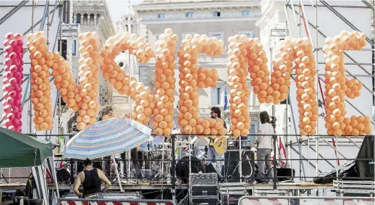  ?? Ansa ?? La piazza “arancione” di Roma che ha sancito il patto fra Pisapia e Mdp