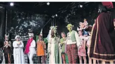  ?? FOTO: OLIVER HÄUSLER ?? Der englische Musical-Kurs hat in diesem Jahr auf einer Open-Air-Bühne auf dem Schulhof Shrek aufgeführt.