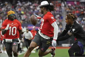  ?? DAVID BECKER — THE ASSOCIATED PRESS ?? AFC wide receiver Davante Adams of the Las Vegas Raiders, center, pitches the ball back to AFC wide receiver Tyreek Hill (10) of the Miami Dolphins as NFC cornerback Jalen Ramsey of the Los Angles Rams defends during the flag football event at the NFL Pro Bowl, Sunday, in Las Vegas.