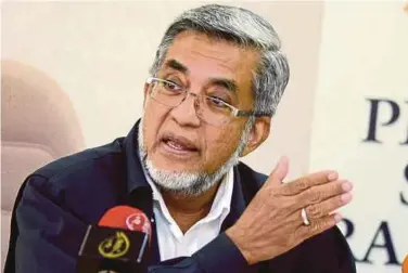  ?? PIC BY SHAHNAZ FAZLIE SHAHRIZAL ?? Penang Islamic Religious Affairs Committee chairman Datuk Abdul Malik Abul Kassim speaking at a press conference in George Town yesterday.