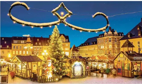  ?? FOTO: STADT ANNABERG-BUCHHOLZ/DIRK RÜCKSCHLOS­S ?? Der Annaberger Weihnachts­markt lässt das Erzgebirge wieder lebendig werden.