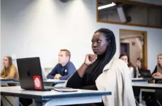  ??  ?? Aïssatou Cissé: ‘Sociaal contact met studenten en docenten verwatert in ijltempo.’