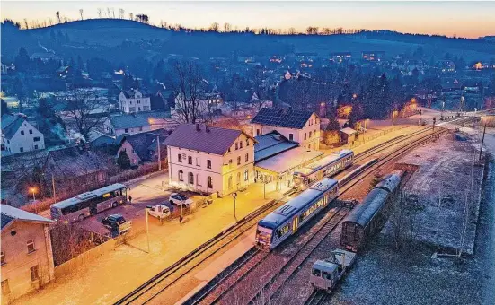  ?? ?? In Mulda ist die Eisenbahnw­elt in Ordnung. Von hier aus wird der Zugverkehr zwischen Freiberg und Holzhau geleitet – und auf zwei Strecken in Rheinland-Pfalz.
