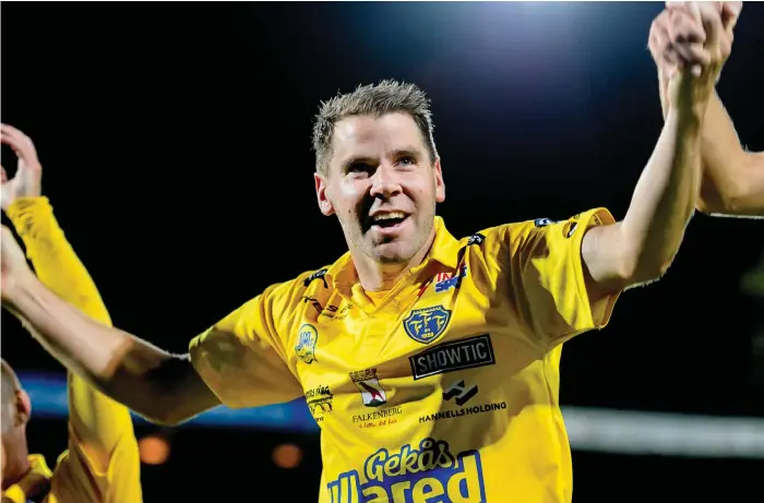  ?? Bild: KRISTER ANDERSSON/ARKIV ?? SLUTSPELAT. Stefan Rodevåg har spelat sin sista match för Falkenberg­s FF, om han nu inte får chansen i epilogen mot Frej Täby. Den 37-årige veteranen får inget förnyat kontrakt.