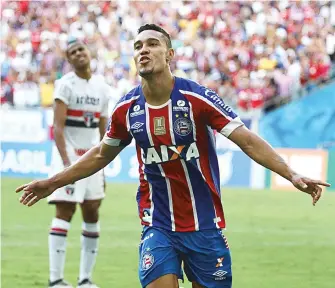  ??  ?? No dia 13 de maio, Edigar Junio fez os dois gols do Bahia no empate com o tricolor paulista