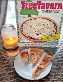  ?? RICK KOSTER/THE DAY ?? Tree Tavern Cheese Pizza