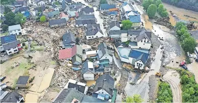  ?? [ APA ] ?? Eine Drohne nahm dieses Bild der Zerstörung im westdeutsc­hen Dorf Schuld bei Adenau auf.