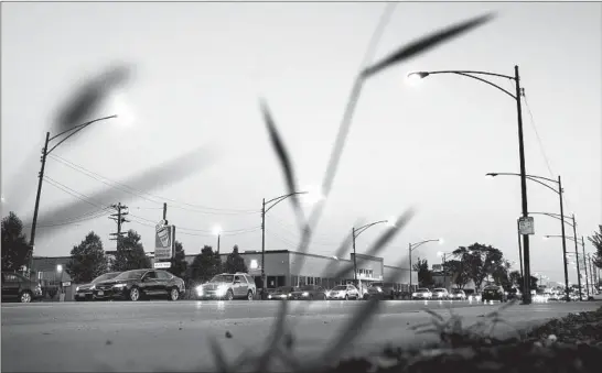  ?? ARMANDO L. SANCHEZ/CHICAGO TRIBUNE ?? Traffic passes last week near where Laquan McDonald was shot in the 4100 block of South Pulaski Road in Chicago.