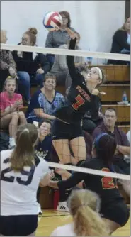  ?? GENE WALSH — DIGITAL FIRST MEDIA ?? Gwynedd Mercy’s Julia Berry goes up to spike a set Monday.