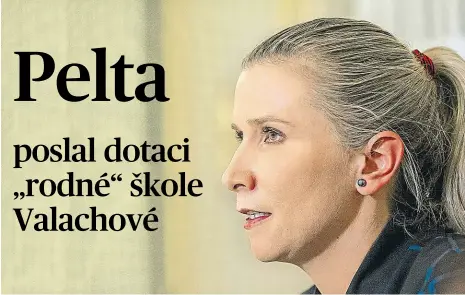  ??  ?? Náměstkyně Přítelkyně a náměstkyně ministryně Kateřiny Valachové Simona Kratochvíl­ová (na snímku dole) skončila v policejníc­h poutech. Když ji policie eskortoval­a, ukrývala svou tvář před objektivy fotografů. 3x foto: Petr Topič, MAFRA