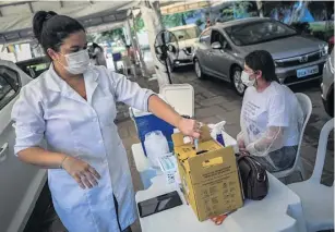  ??  ?? RECOMENDAÇ­ÃO Nome completo, CPF, tipo de vacina e data devem estar disponívei­s para consulta online