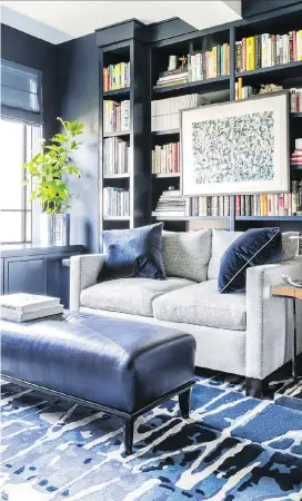  ?? MARCO RICCA/DRAKE/ANDERSON ?? “This cosy library with dramatic navy walls is energized in a distinct and artful way by the dynamic carpet underneath,” says designer Jamie Drake. “It also perfectly pulls together the room.”