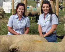  ??  ?? Fiona McGovern and Nicola Feathersto­ne from Teagasc at Sheep 2018.