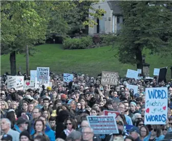  ?? GETTY IMAGES ?? UNEASY CONSOLER: People gather yesterday near the Tree of Life synagogue to protest the president’s visit.